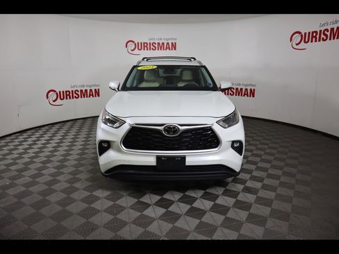 Used 2023 Toyota Highlander XLE image 14