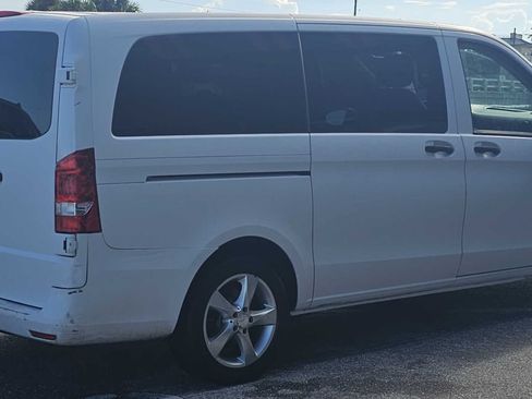 Used 2017 Mercedes-Benz Metris Passenger image 5