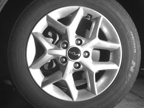 Used 2025 Kia Soul LX w/ LX Technology Package FWD image 12