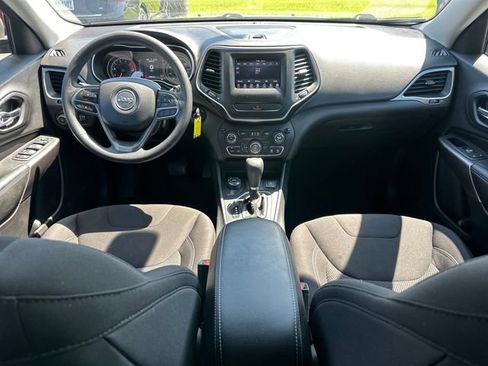 Used 2019 Jeep Cherokee Latitude w/ Popular Appearance Group AWD/4WD image 17