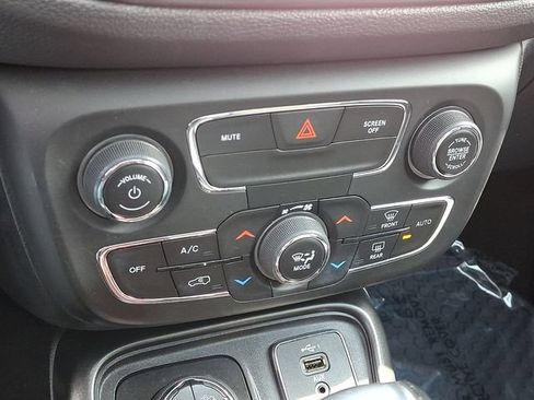 Used 2020 Jeep Compass Trailhawk w/ Cold Weather Group AWD/4WD image 16