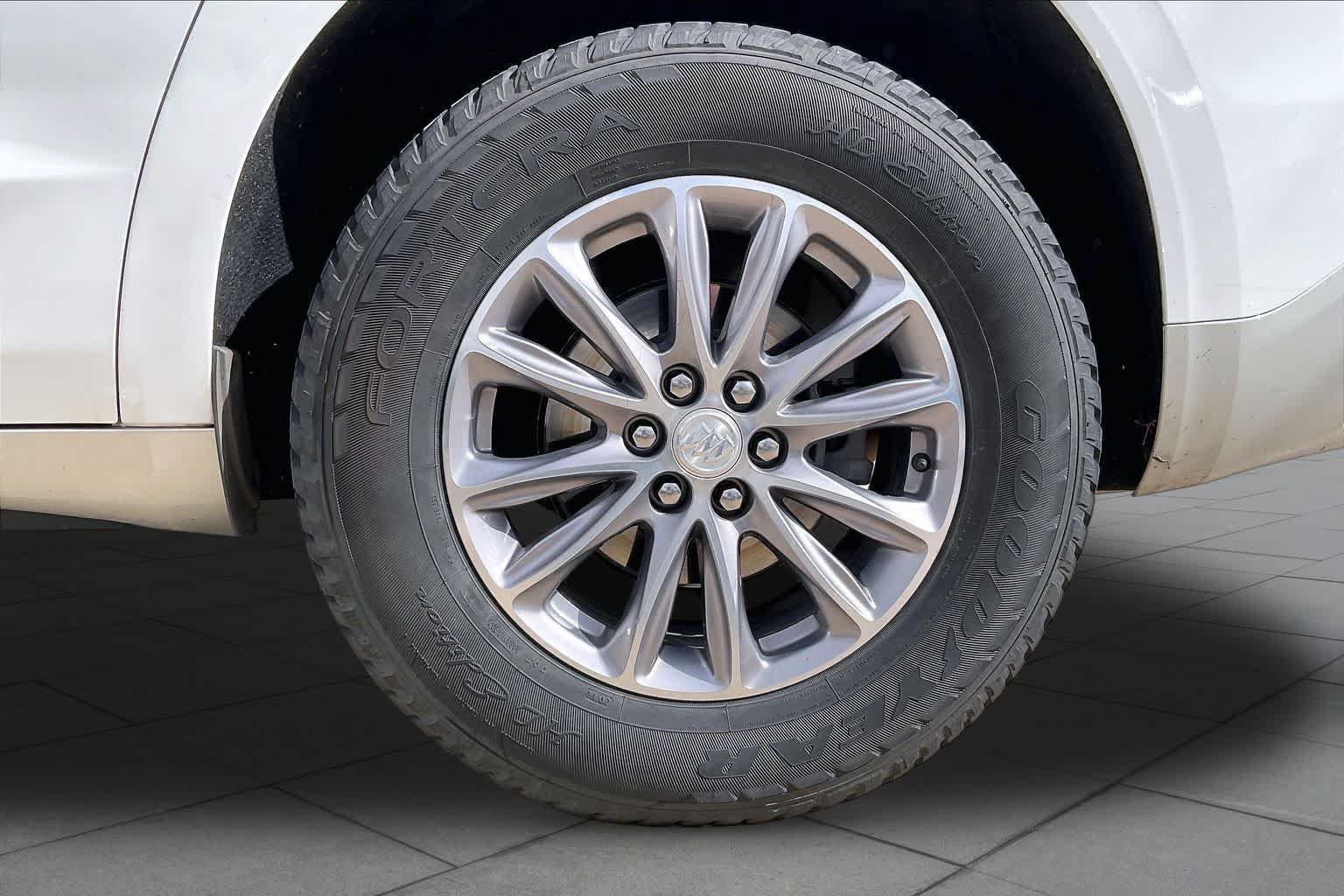 Used 2022 Buick Enclave Premium AWD/4WD image 11