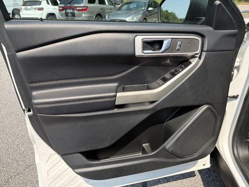 Used 2022 Ford Explorer XLT RWD image 12