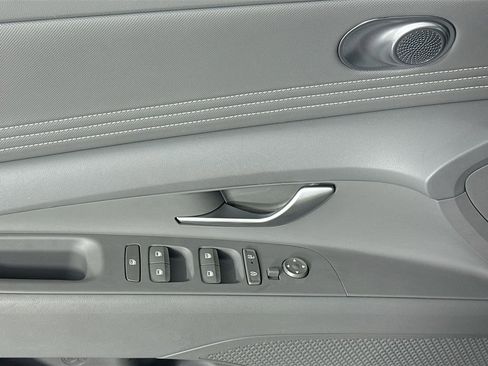 Certified 2025 Hyundai Elantra Sport FWD image 17