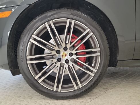 Used 2017 Porsche Macan GTS AWD/4WD image 10