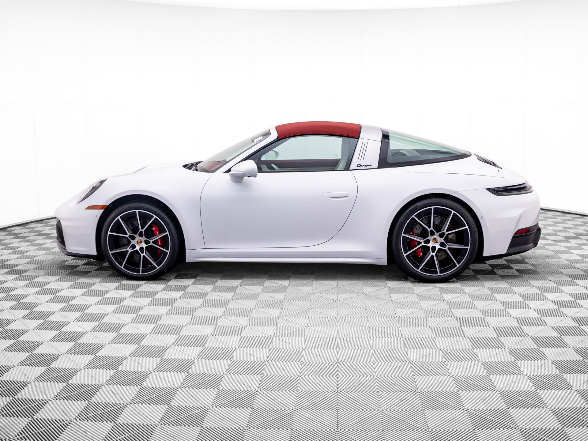 Certified 2026 Porsche 911 Targa 4 GTS AWD/4WD image 40