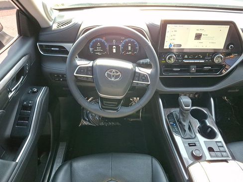 Used 2024 Toyota Highlander Limited AWD/4WD image 22