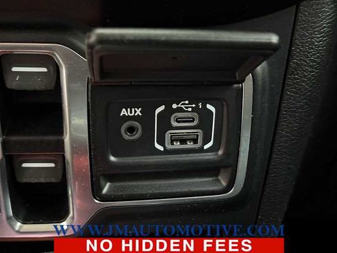 Used 2019 Jeep Wrangler Unlimited Sahara w/ Cold Weather Group AWD/4WD image 39