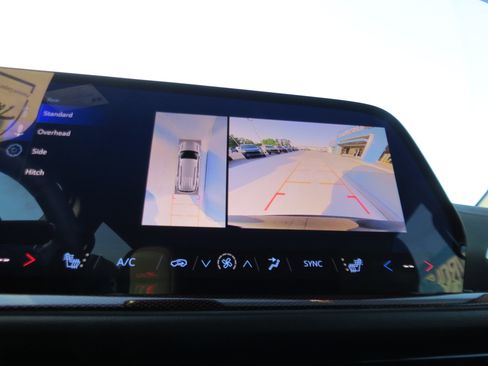 Used 2024 Chevrolet Traverse Z71 image 26