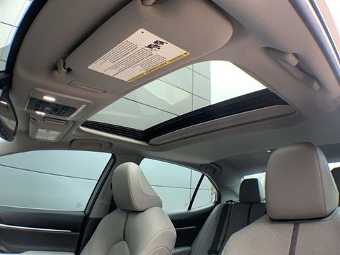 Used 2022 Toyota Camry XLE w/ Navigation Upgrade Package image 22