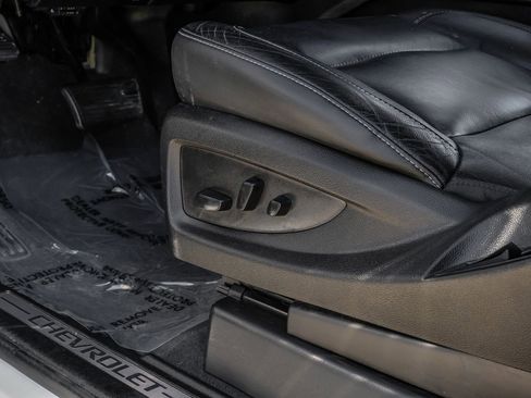 Used 2020 Chevrolet Suburban LT image 38