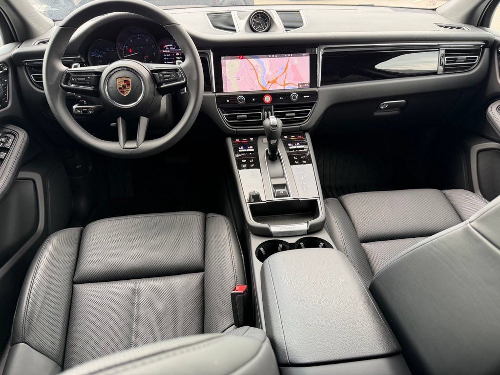 Used 2026 Porsche Macan AWD/4WD image 14