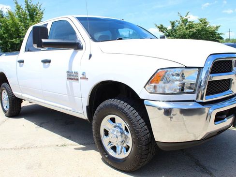 Used 2014 RAM 2500 Tradesman w/ Chrome Appearance Group AWD/4WD image 9