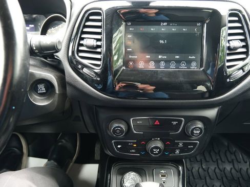 Used 2020 Jeep Compass Latitude AWD/4WD image 17