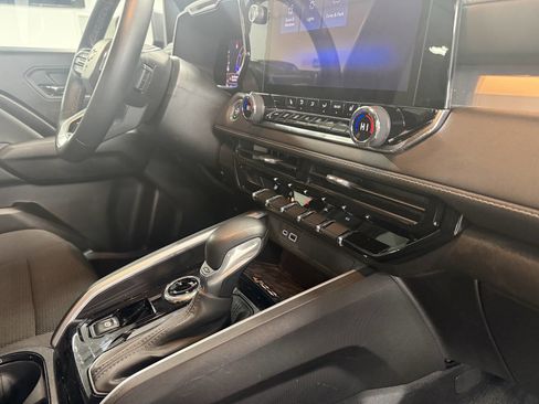 Used 2023 Chevrolet Colorado LT w/ LT Convenience Package II image 18