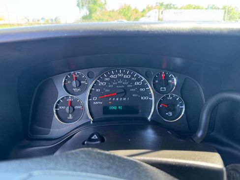 Used 2011 Chevrolet Express 2500 RWD image 13