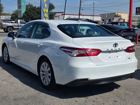 Used 2020 Toyota Camry LE FWD image 7