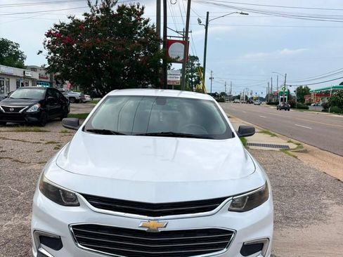 Used 2018 Chevrolet Malibu LS FWD image 2