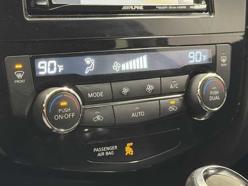 Used 2018 Nissan Rogue SV image 21