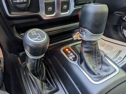 Used 2025 Jeep Wrangler Sport AWD/4WD image 49