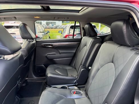 Used 2022 Toyota Highlander Platinum AWD/4WD image 8