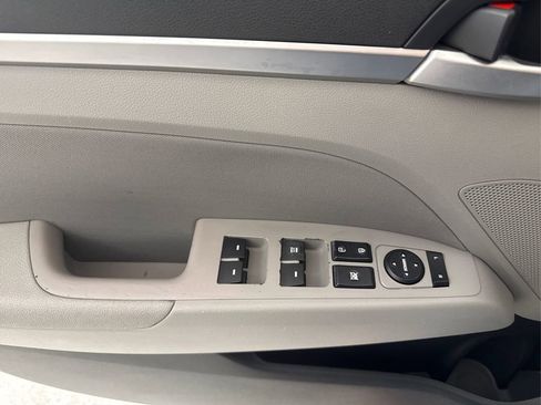 Used 2019 Hyundai Elantra SEL image 34