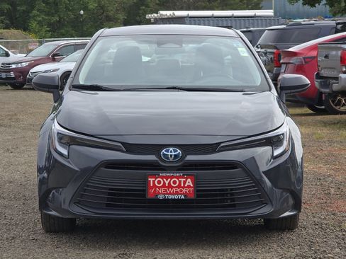 Used 2025 Toyota Corolla LE FWD image 6