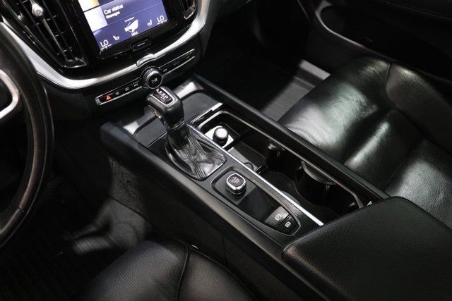 Used 2018 Volvo XC60 T5 Momentum w/ Vision Package AWD/4WD image 26