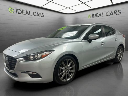 Used 2018 MAZDA MAZDA3 Touring FWD image 1