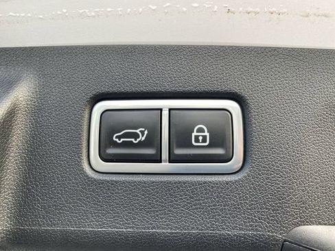 Certified 2022 Kia Sorento SX image 17