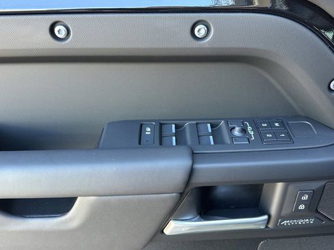 New 2026 Land Rover Defender 110 X-Dynamic SE AWD/4WD image 13