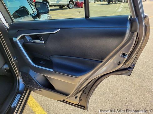 Used 2021 Toyota RAV4 XLE image 30