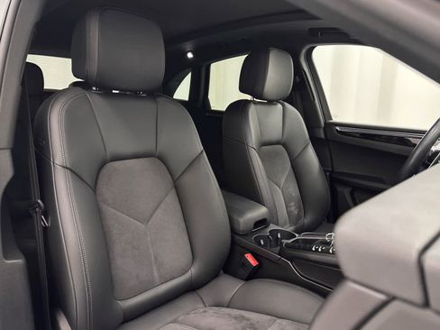 Used 2021 Porsche Macan AWD/4WD image 19