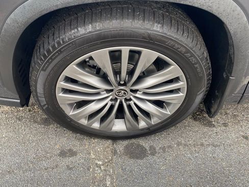 Used 2020 Toyota Highlander Platinum image 22