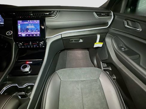 New 2025 Jeep Grand Cherokee Altitude AWD/4WD image 26