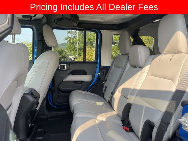Used 2022 Jeep Wrangler Unlimited Sahara AWD/4WD image 17
