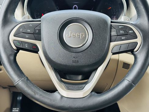 Used 2014 Jeep Grand Cherokee Limited w/ Luxury Group II AWD/4WD image 16