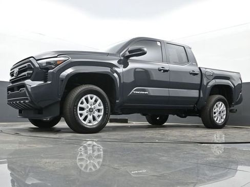 Used 2025 Toyota Tacoma SR5 RWD image 25