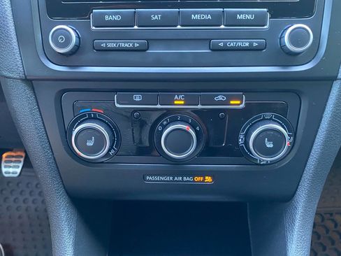 Used 2014 Volkswagen GTI Driver's Edition FWD image 27