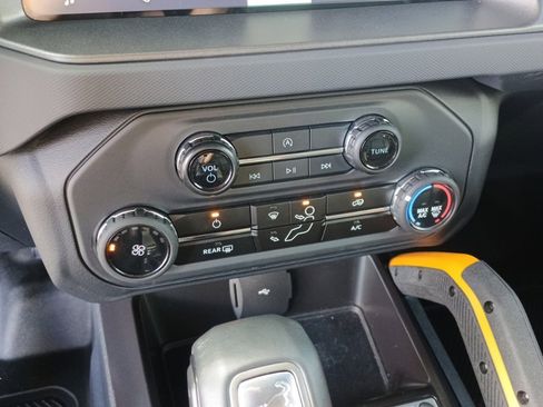 Used 2024 Ford Bronco Badlands image 30