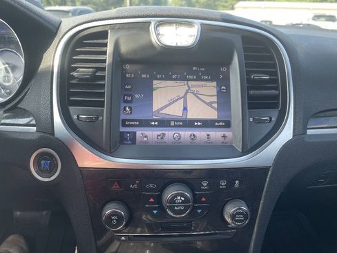 Used 2011 Chrysler 300 Limited RWD image 19