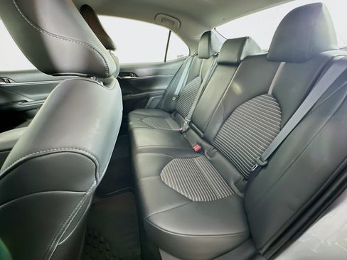 Used 2020 Toyota Camry SE w/ Convenience Package FWD image 26