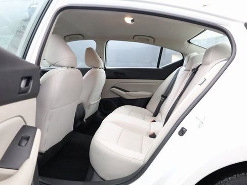 Used 2024 Nissan Altima 2.5 SV image 22