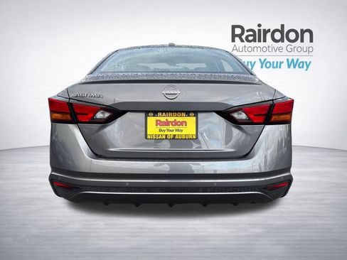 Used 2025 Nissan Altima 2.5 SV FWD image 6