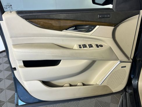 Used 2019 Cadillac Escalade Luxury image 10