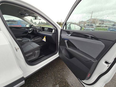 New 2026 Volkswagen Tiguan SE image 11