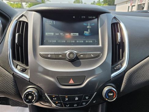 Used 2018 Chevrolet Cruze LT w/ Convenience Package image 38