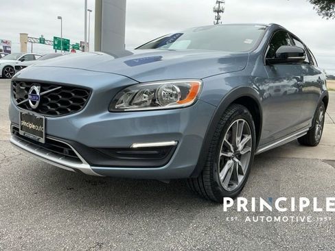 Used 2018 Volvo V60 T5 Cross Country w/ Convenience Package AWD/4WD image 4