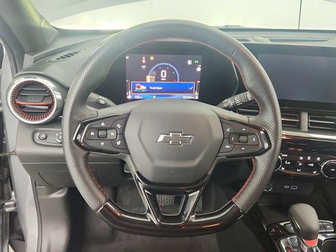 Used 2025 Chevrolet Trax RS w/ Driver Confidence Package FWD image 19