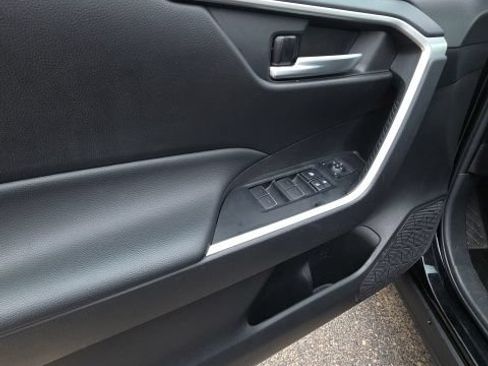 Used 2025 Toyota RAV4 XLE AWD/4WD image 13